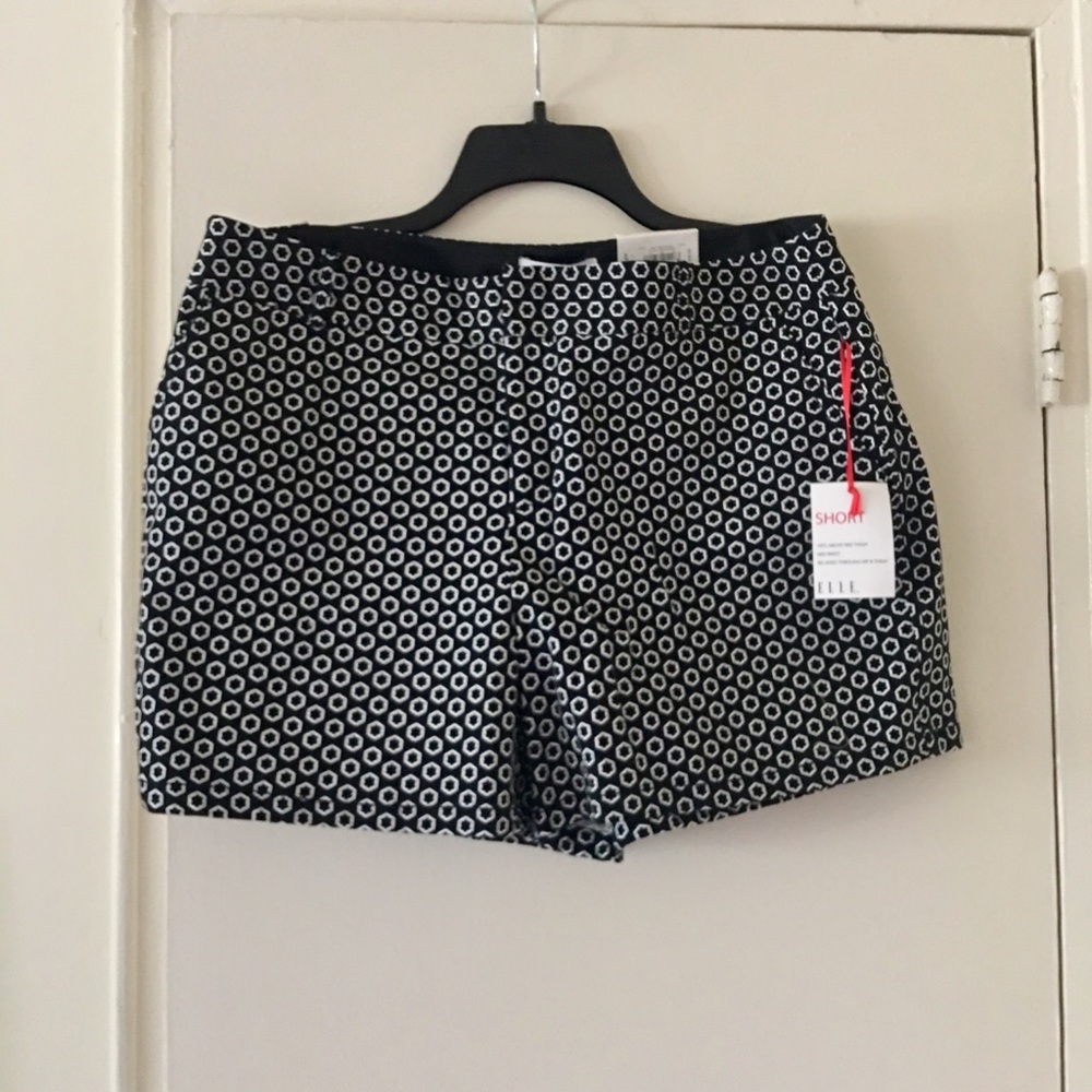 Shorts black and white mid thigh